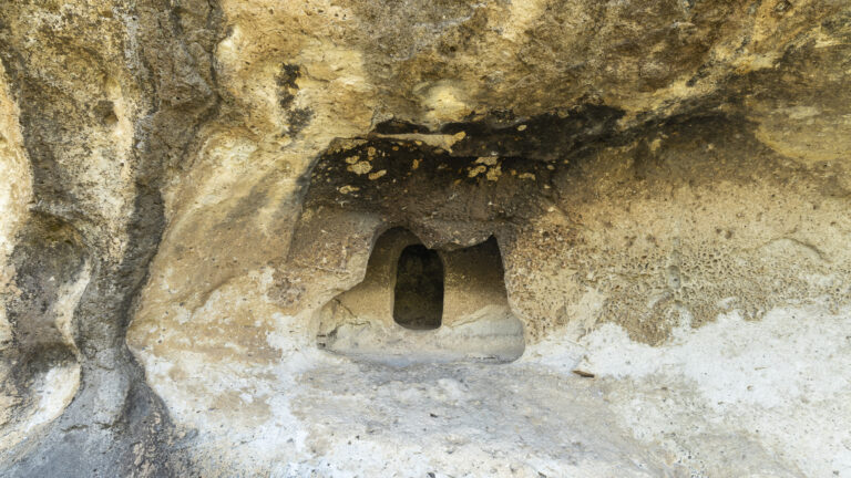 Passeggiata Lacus Anticus e Domus de Janas – Ruinas